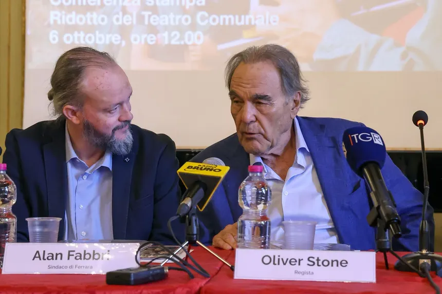 Oliver Stone con il sindaco di Ferrara