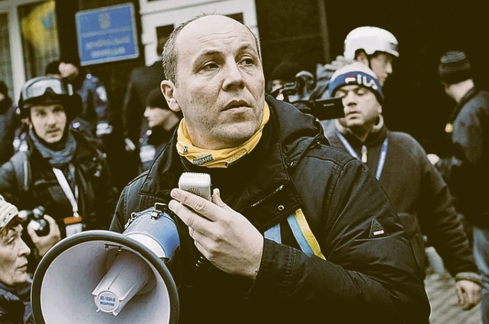 Dall’estrema destra a martire della democrazia: la costruzione del mito di Parubiy