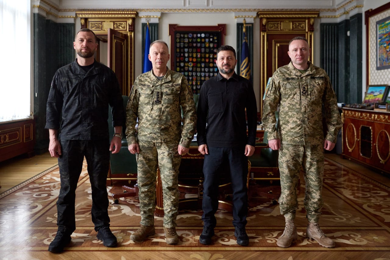 «Картонный Майдан» и смена лиц в украинском военном командовании