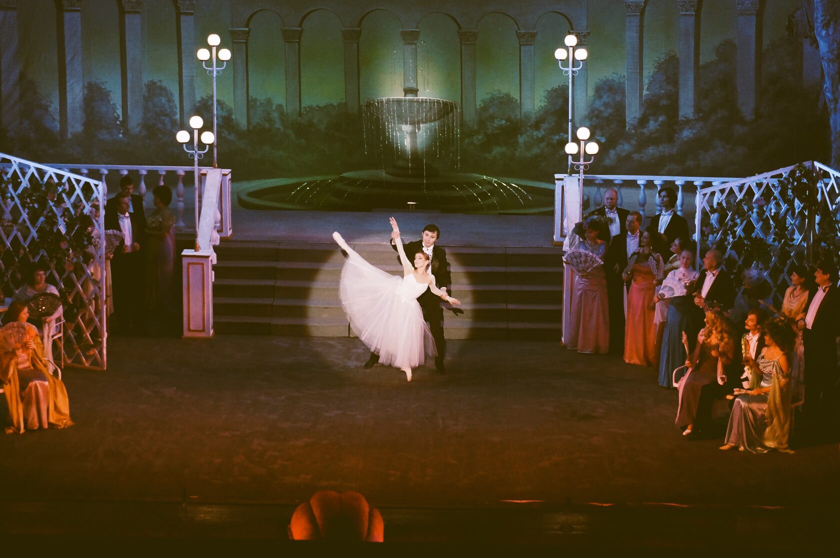 Donetsk Artists Held Free Performances Despite Shelling